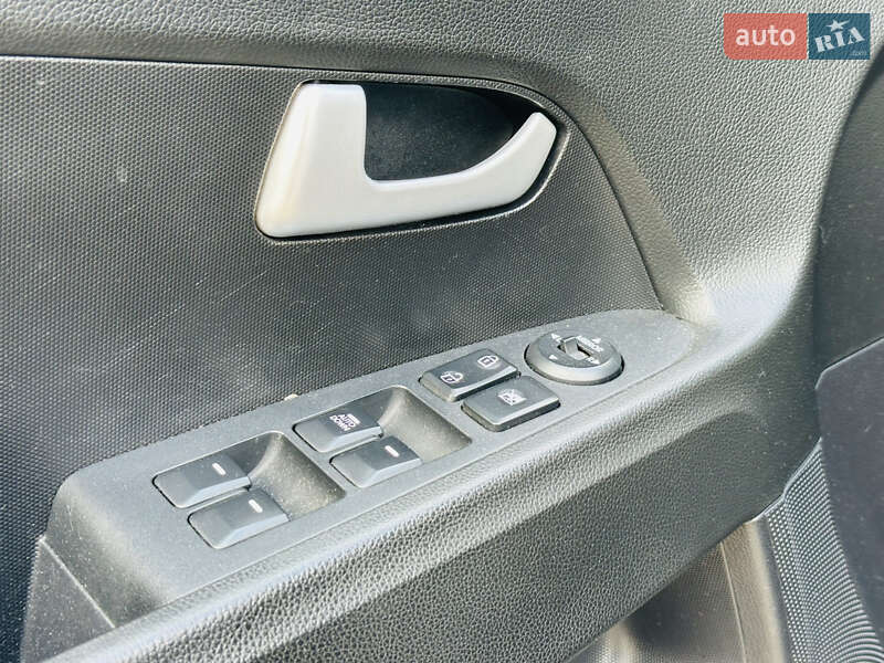 Позашляховик / Кросовер Kia Sportage 2013 в Харкові