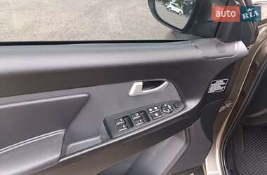 Внедорожник / Кроссовер Kia Sportage 2011 в 