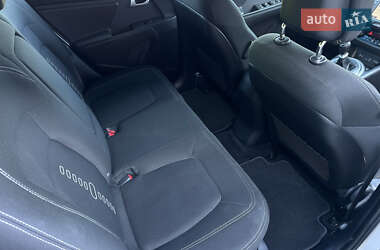 Позашляховик / Кросовер Kia Sportage 2015 в 