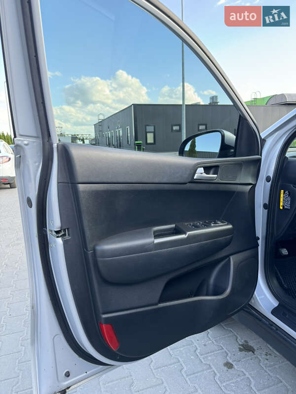 Внедорожник / Кроссовер Kia Sportage 2016 в Тернополе