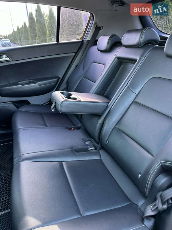 Внедорожник / Кроссовер Kia Sportage 2016 в Тернополе