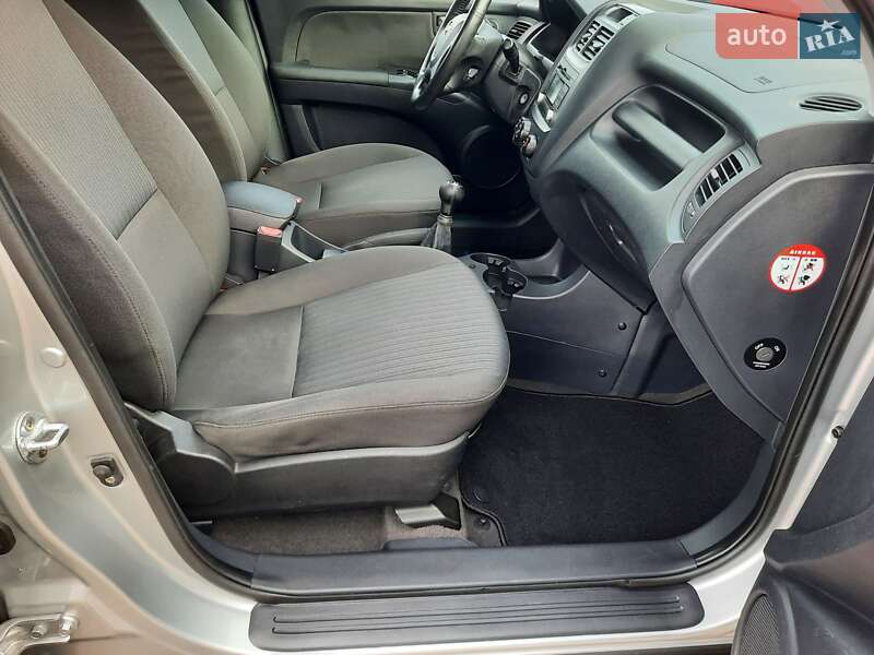 Внедорожник / Кроссовер Kia Sportage 2009 в Полтаве