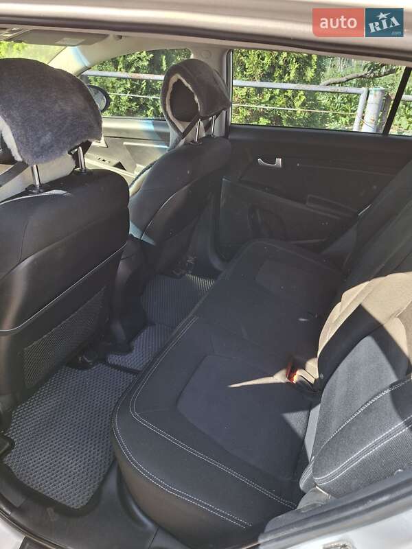 Внедорожник / Кроссовер Kia Sportage 2011 в Ладыжине