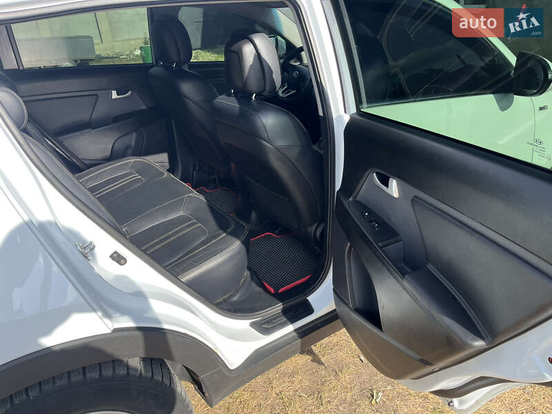 Позашляховик / Кросовер Kia Sportage 2012 в Єланці