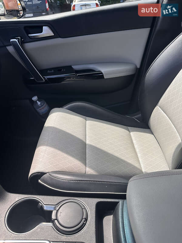 Позашляховик / Кросовер Kia Sportage 2016 в Києві