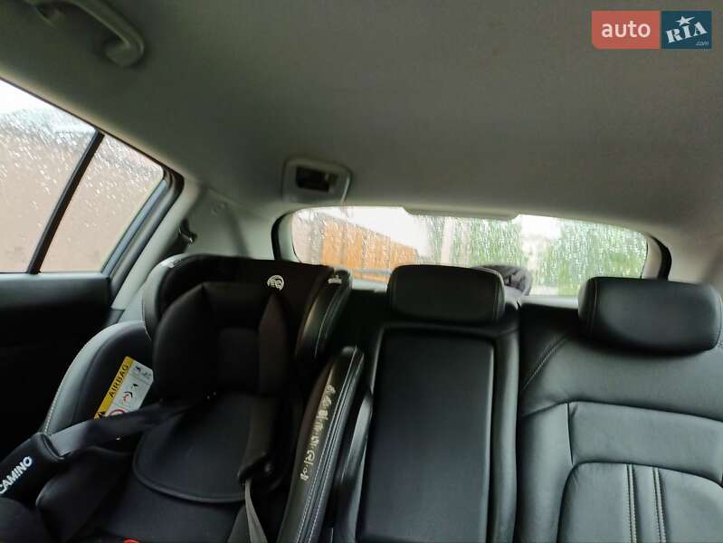 Внедорожник / Кроссовер Kia Sportage 2015 в Здолбунове