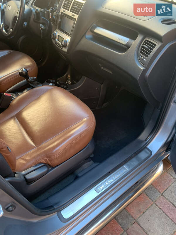 Позашляховик / Кросовер Kia Sportage 2007 в Івано-Франківську
