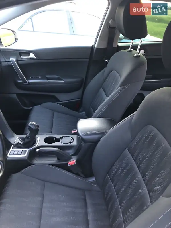 Kia Sportage 2018 VIN U5YPG814AJL521932 фото оголошення 2 з 39