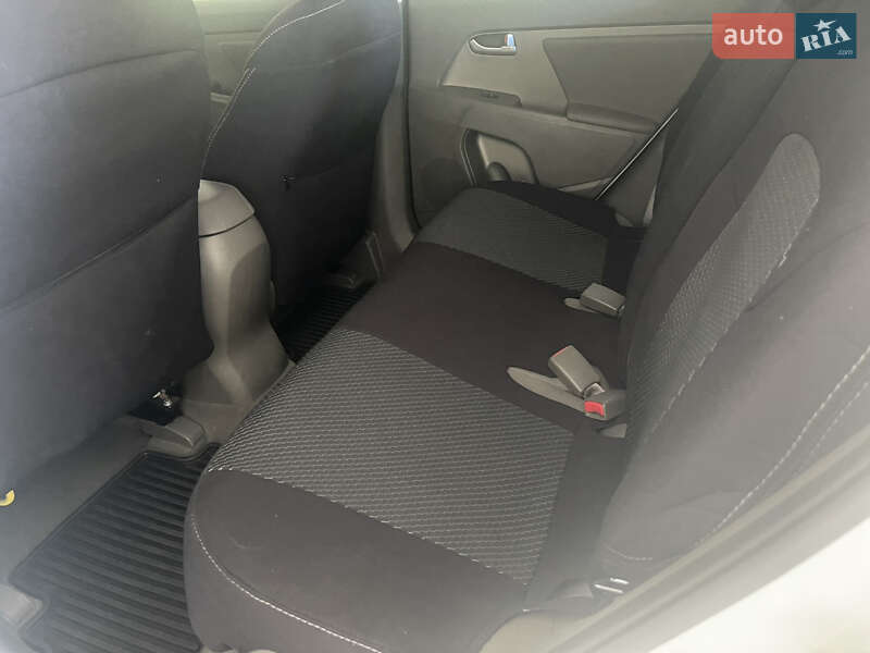 Внедорожник / Кроссовер Kia Sportage 2011 в Черновцах