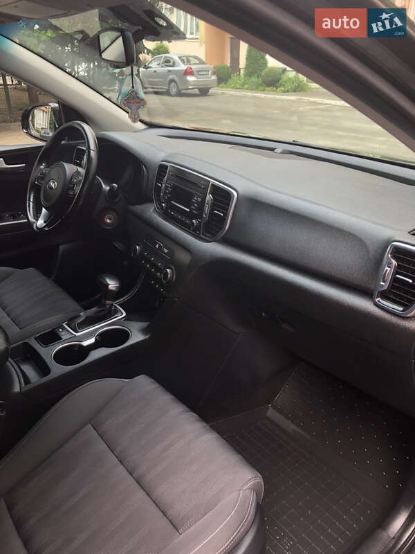 Внедорожник / Кроссовер Kia Sportage 2016 в Черновцах