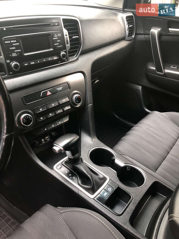 Внедорожник / Кроссовер Kia Sportage 2016 в Черновцах