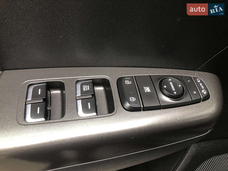 Внедорожник / Кроссовер Kia Sportage 2016 в Черновцах