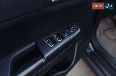 Внедорожник / Кроссовер Kia Sportage 2017 в Староконстантинове