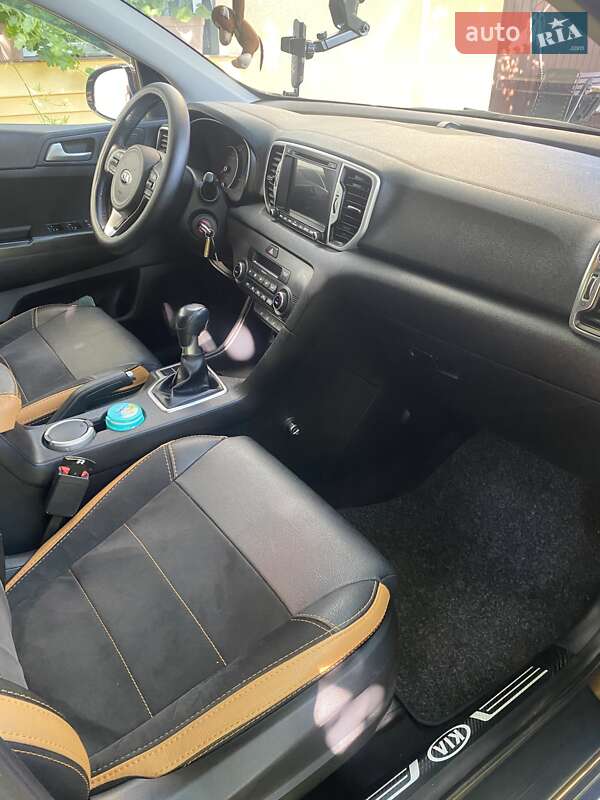 Позашляховик / Кросовер Kia Sportage 2017 в Нововолинську