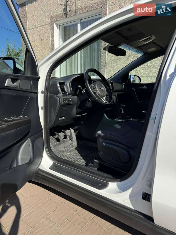 Внедорожник / Кроссовер Kia Sportage 2017 в Тернополе