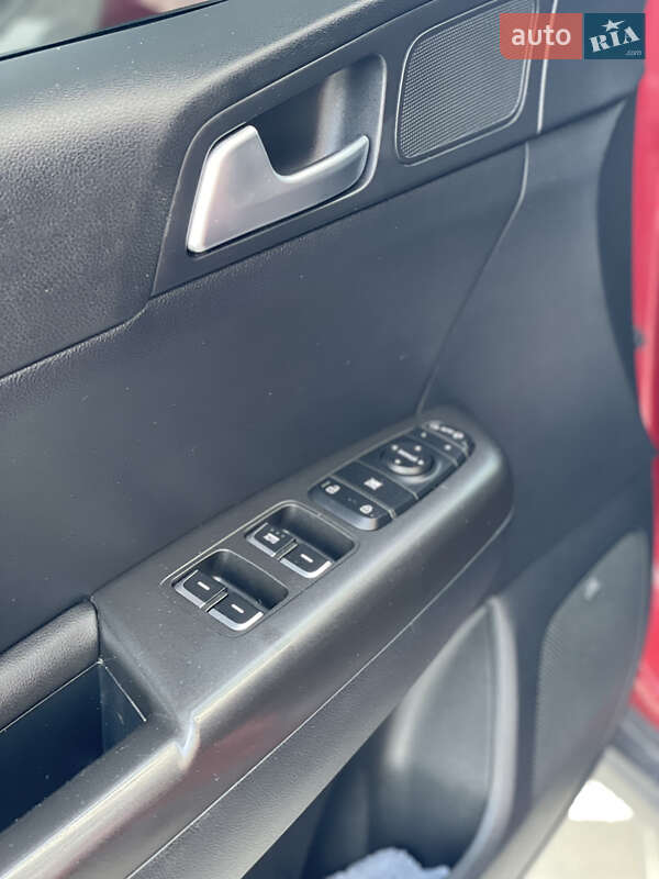 Внедорожник / Кроссовер Kia Sportage 2016 в Ровно