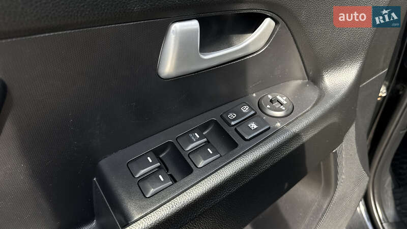 Внедорожник / Кроссовер Kia Sportage 2011 в Ивано-Франковске