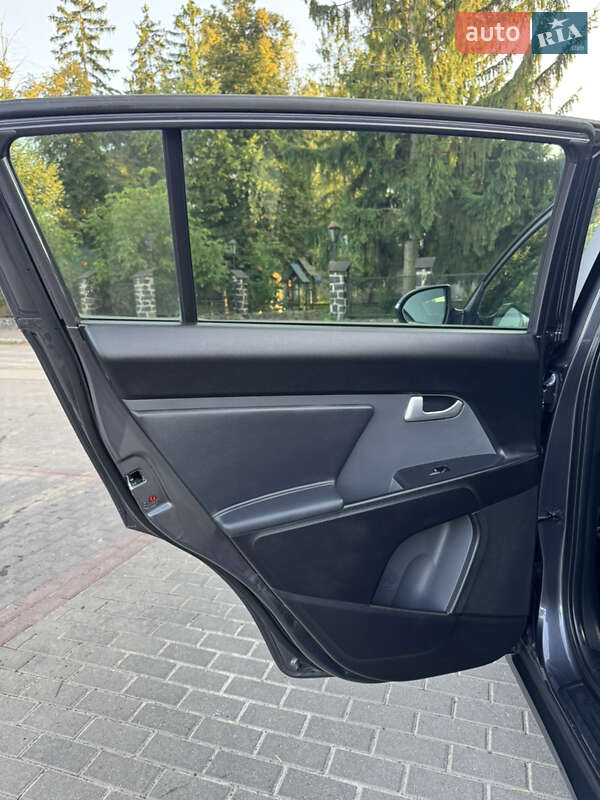 Позашляховик / Кросовер Kia Sportage 2011 в Радивиліві