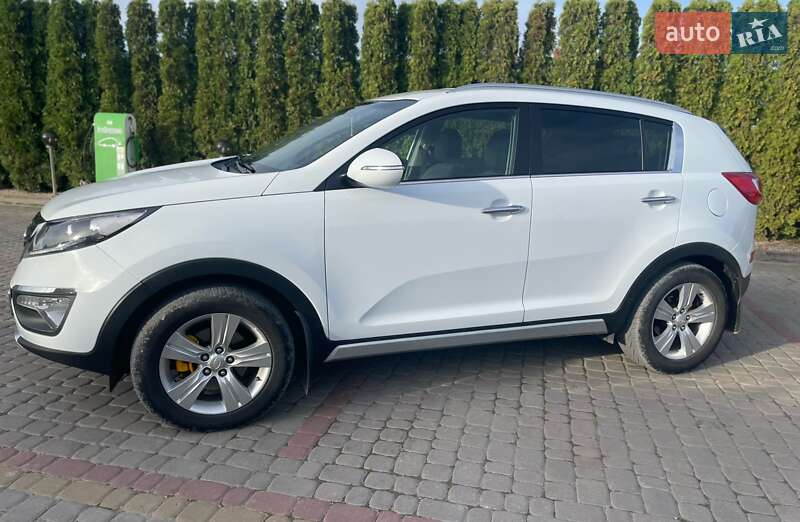 Позашляховик / Кросовер Kia Sportage 2011 в Дунаївцях