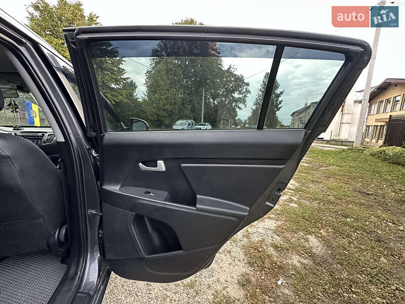 Внедорожник / Кроссовер Kia Sportage 2012 в Ивано-Франковске