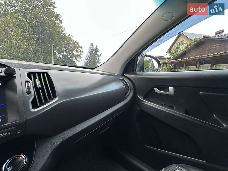 Внедорожник / Кроссовер Kia Sportage 2012 в Ивано-Франковске