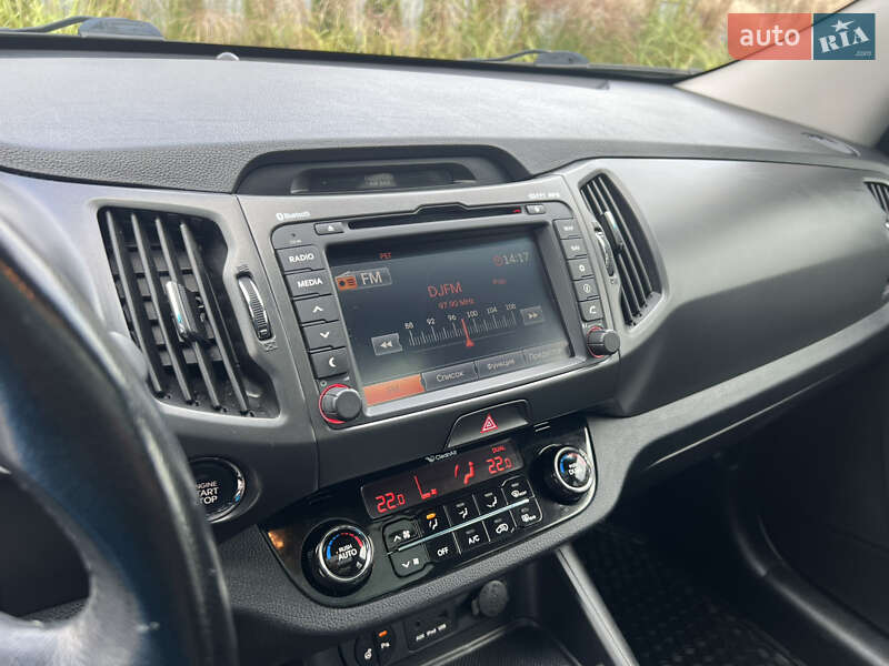 Внедорожник / Кроссовер Kia Sportage 2013 в Старой Выжевке