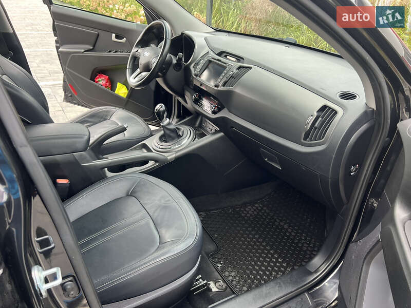 Внедорожник / Кроссовер Kia Sportage 2013 в Старой Выжевке