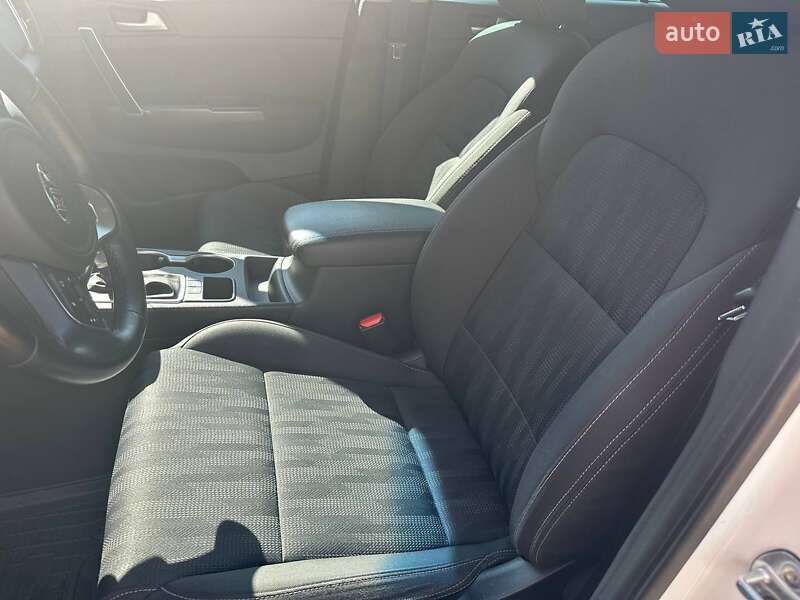 Внедорожник / Кроссовер Kia Sportage 2016 в Киеве