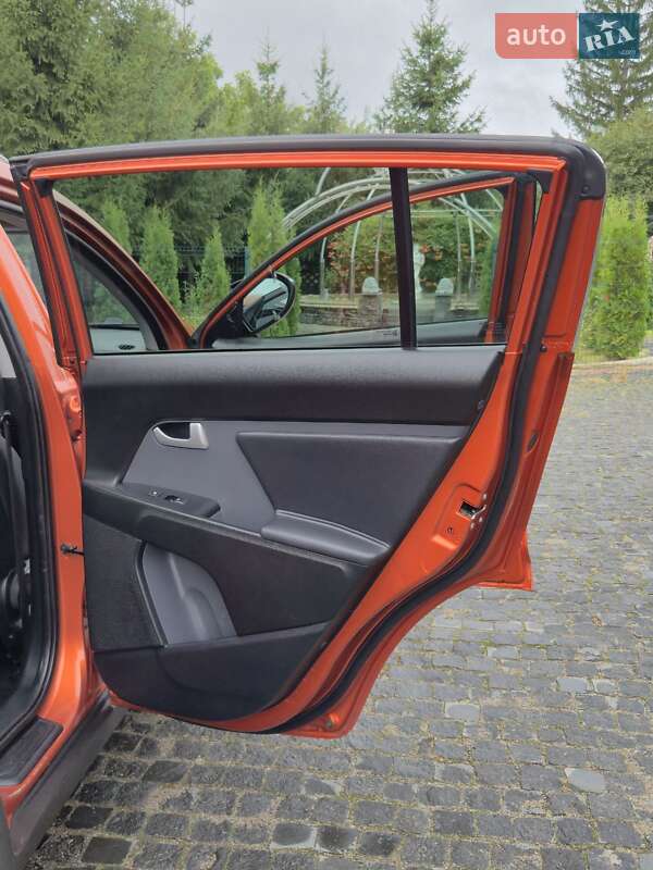 Позашляховик / Кросовер Kia Sportage 2012 в Золочеві