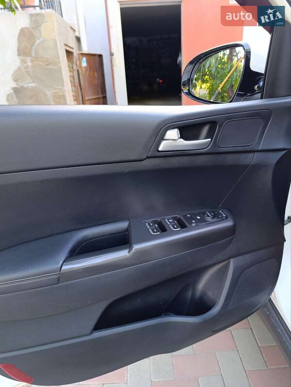 Позашляховик / Кросовер Kia Sportage 2016 в Одесі