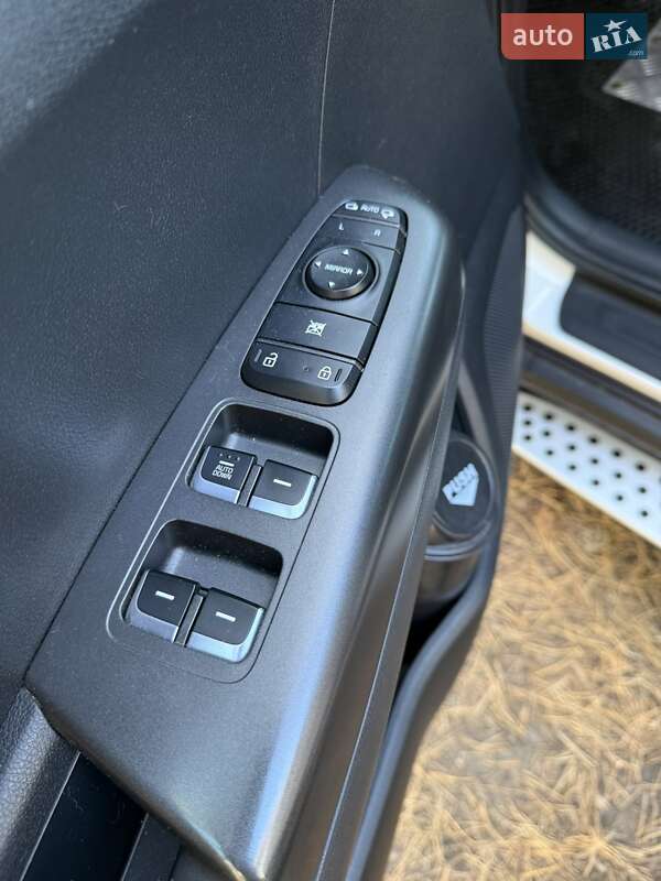 Позашляховик / Кросовер Kia Sportage 2017 в Сумах фото 24 Позашляховик / Кросовер Kia Sportage 2017 в Сумах