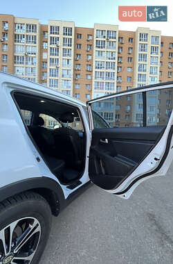 Внедорожник / Кроссовер Kia Sportage 2012 в 