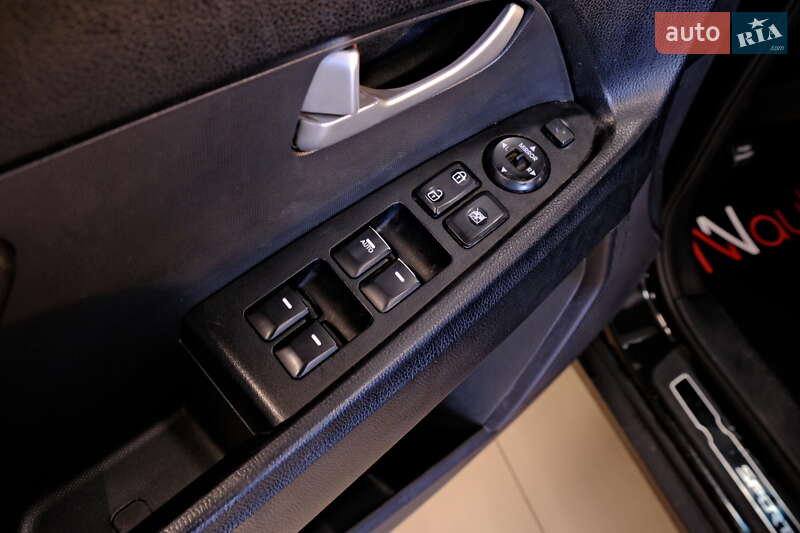 Позашляховик / Кросовер Kia Sportage 2012 в Одесі