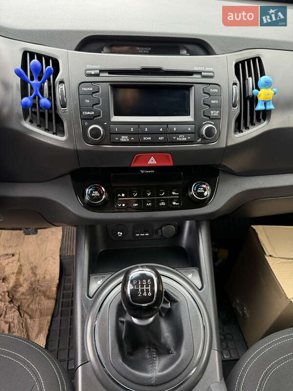 Позашляховик / Кросовер Kia Sportage 2011 в Івано-Франківську