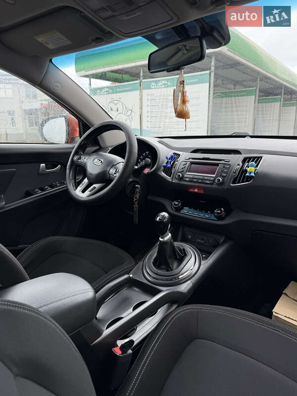 Позашляховик / Кросовер Kia Sportage 2011 в Івано-Франківську