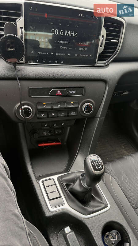 Позашляховик / Кросовер Kia Sportage 2016 в Луцьку