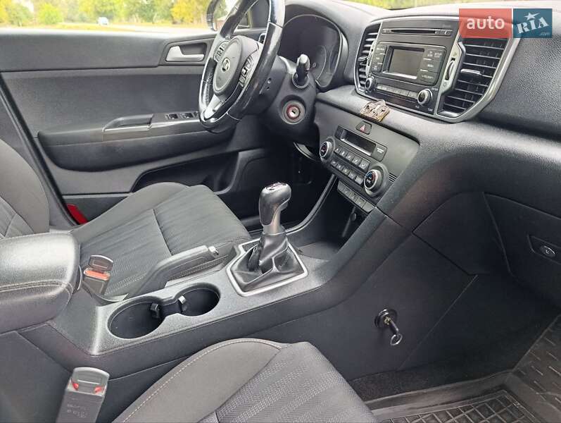Внедорожник / Кроссовер Kia Sportage 2017 в Краснограде фото 12 Внедорожник / Кроссовер Kia Sportage 2017 в Краснограде