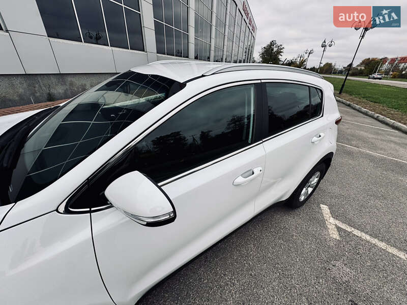 Внедорожник / Кроссовер Kia Sportage 2016 в Киеве