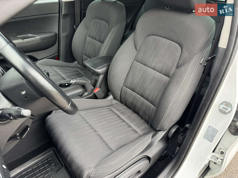 Внедорожник / Кроссовер Kia Sportage 2016 в Киеве