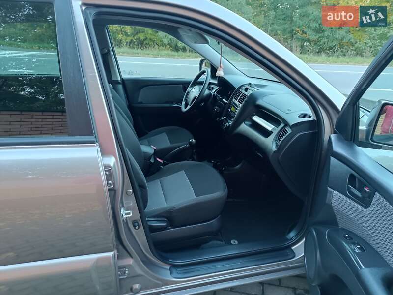 Внедорожник / Кроссовер Kia Sportage 2008 в Красилове