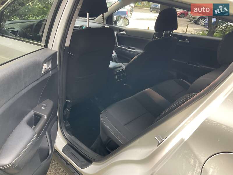 Внедорожник / Кроссовер Kia Sportage 2016 в Киеве фото 17 Внедорожник / Кроссовер Kia Sportage 2016 в Киеве