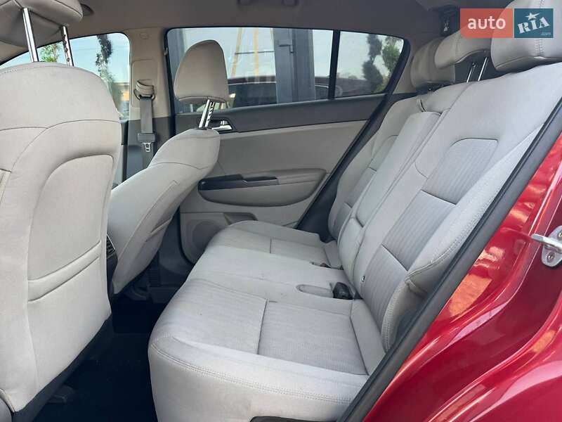 Позашляховик / Кросовер Kia Sportage 2016 в Луцьку