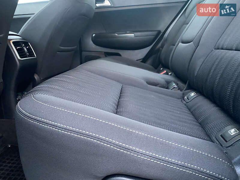 Позашляховик / Кросовер Kia Sportage 2016 в Львові фото 89 Позашляховик / Кросовер Kia Sportage 2016 в Львові
