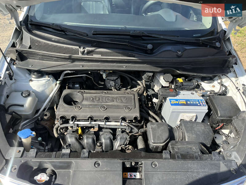 Позашляховик / Кросовер Kia Sportage 2013 в Харкові