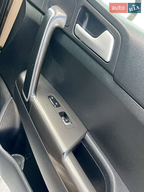 Позашляховик / Кросовер Kia Sportage 2016 в Тернополі фото 39 Позашляховик / Кросовер Kia Sportage 2016 в Тернополі