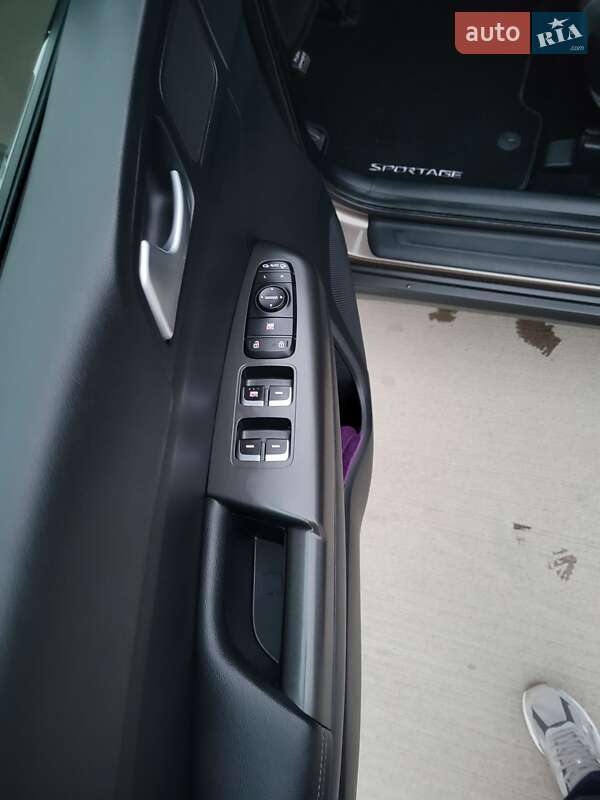 Позашляховик / Кросовер Kia Sportage 2016 в Луцьку