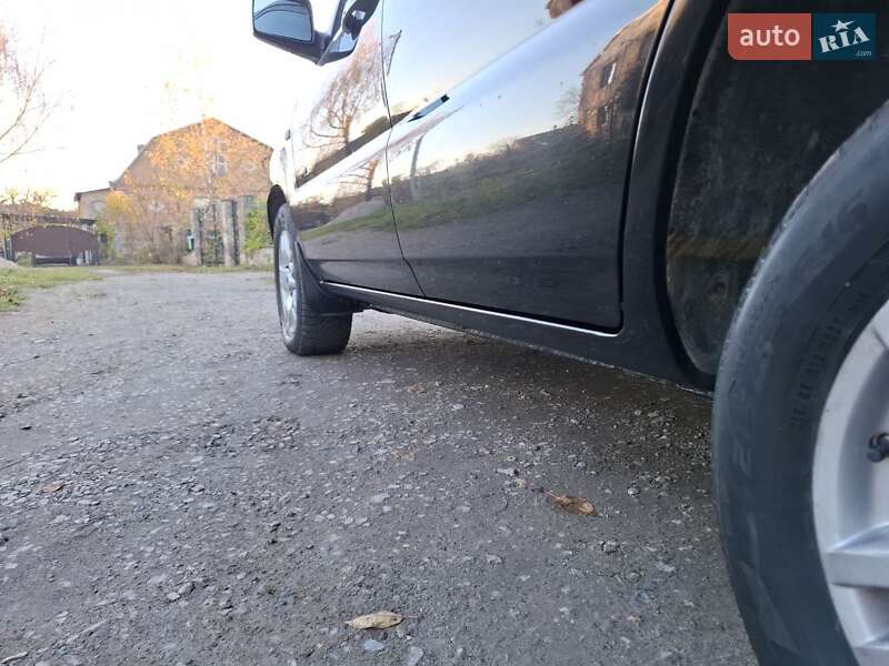 Внедорожник / Кроссовер Kia Sportage 2006 в Ровно