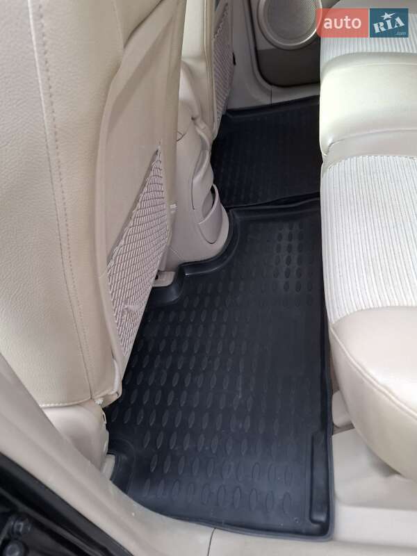 Внедорожник / Кроссовер Kia Sportage 2006 в Ровно