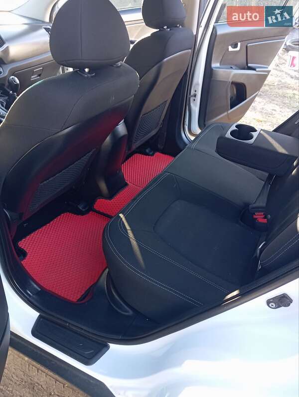 Внедорожник / Кроссовер Kia Sportage 2010 в Рожище