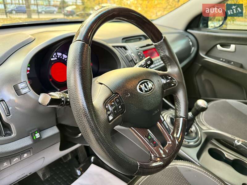 Внедорожник / Кроссовер Kia Sportage 2013 в Киеве